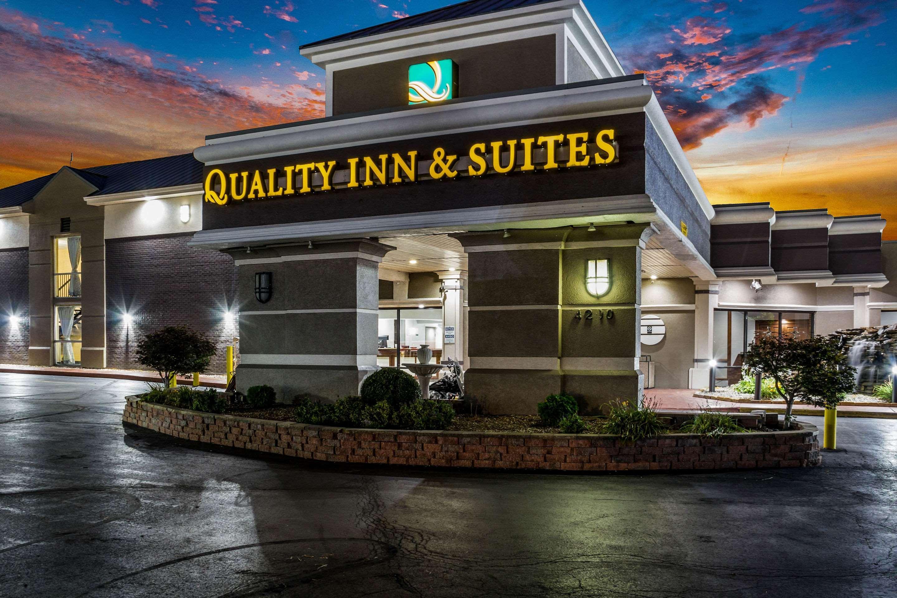 Quality Inn & Suites Kansas City - Independence I-70 East Exterior foto