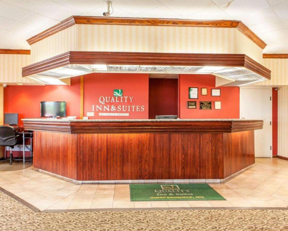 Quality Inn & Suites Kansas City - Independence I-70 East Exterior foto